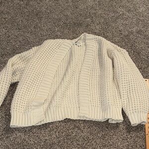 EUC MEDIUM AMERICAN EAGLECozy‎ Cream Knit Sweater cardigan